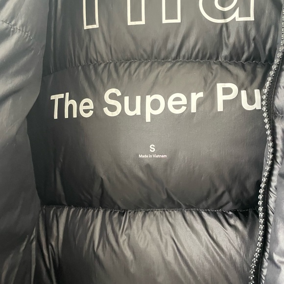 Black Aritzia Super Puff - Picture 2 of 4